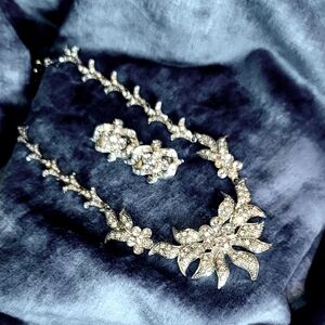 NEW Clear Crystal Flower Necklace & Earring Set